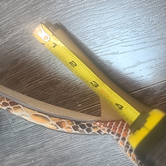 Women's Dress Heels - Picture 2 of 10